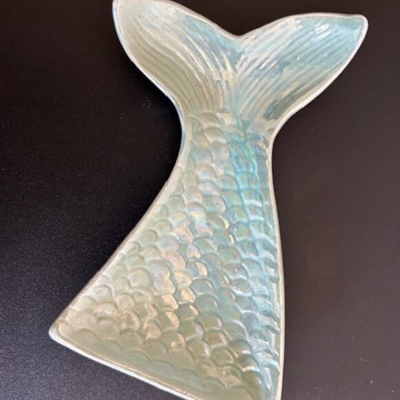 Mermaid Tail Trinket Tray Iridescent Shell Jewelry Dish 6.5" - Picture 2 of 6